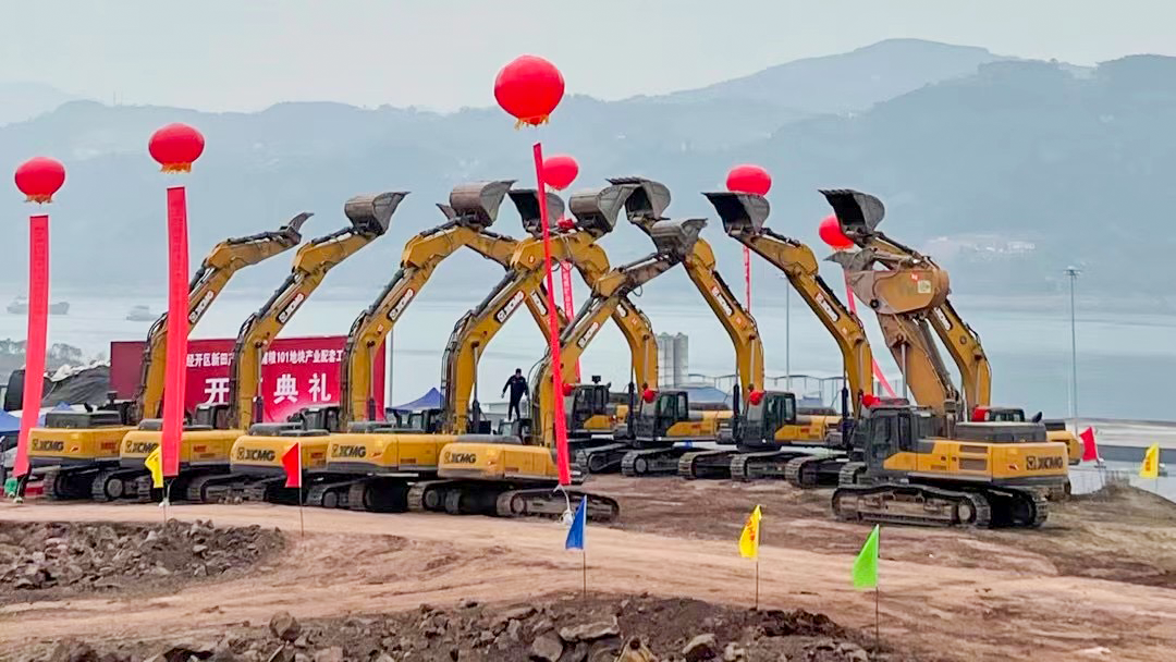 通江達海！徐工挖機助力萬州現代物流樞紐港建設